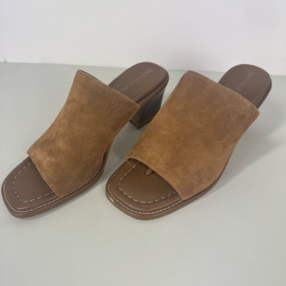 Donald Pliner Jaylyn Sandals Tan Open Toe Sz 7.5 Thong Suede Heels Slip On